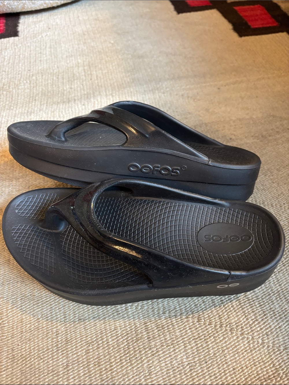 OOFOS Women’s Black Platform Recovery Thong Sandals